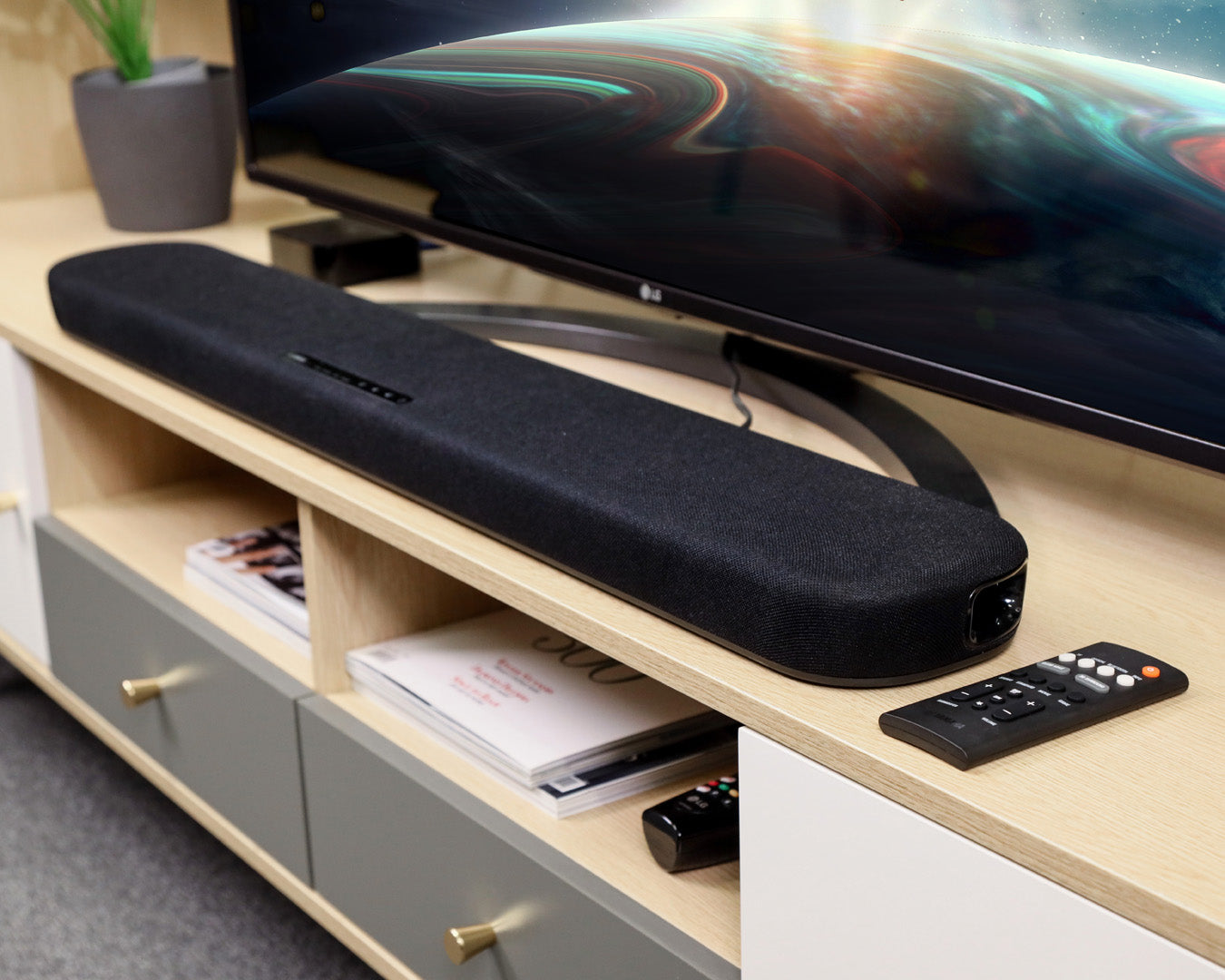 Soundbar (一體式音響系統)