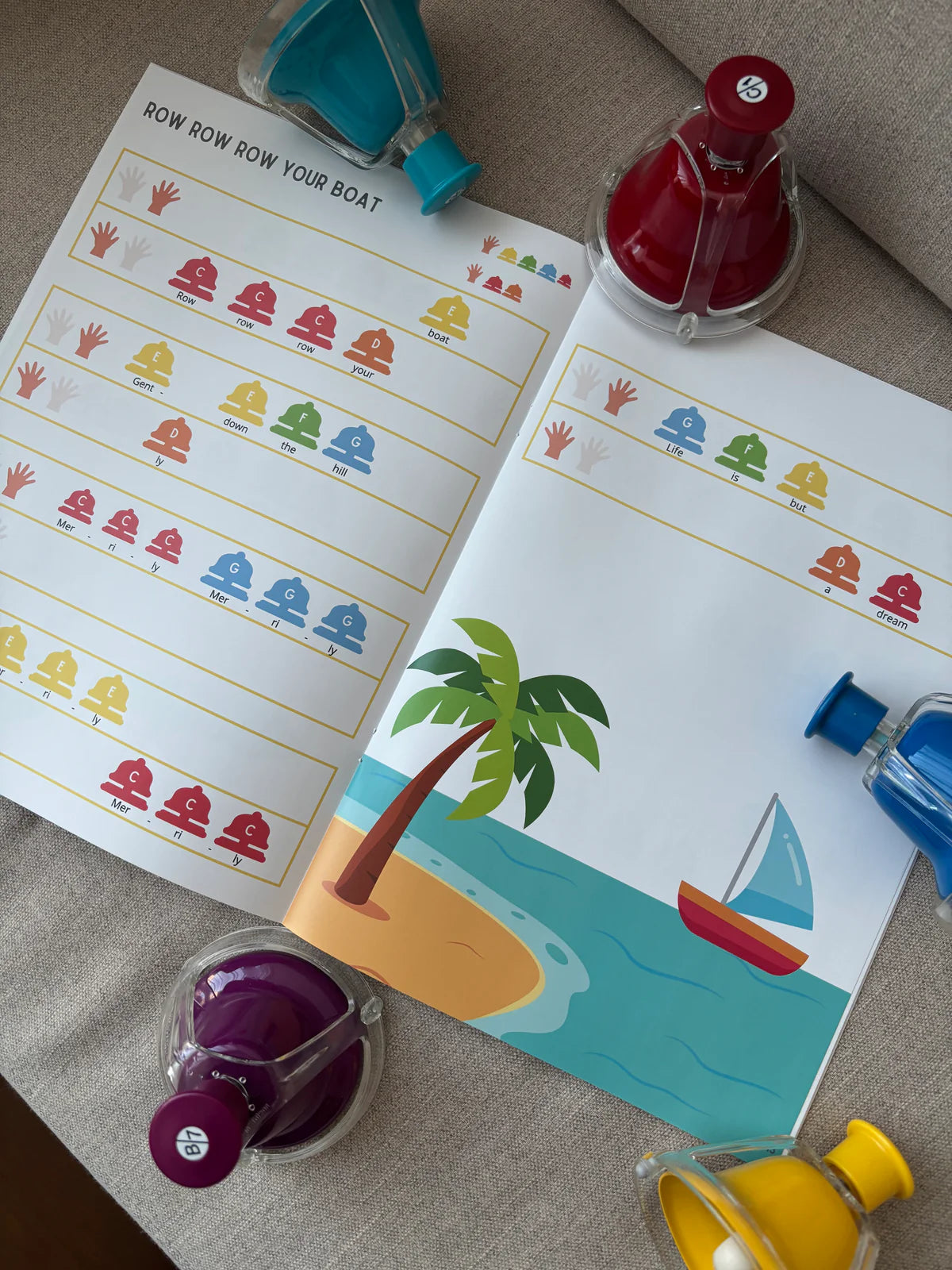 彩虹樂譜(第三冊) Rainbow Bells Music Colour Score Book 3 (Two Hands)