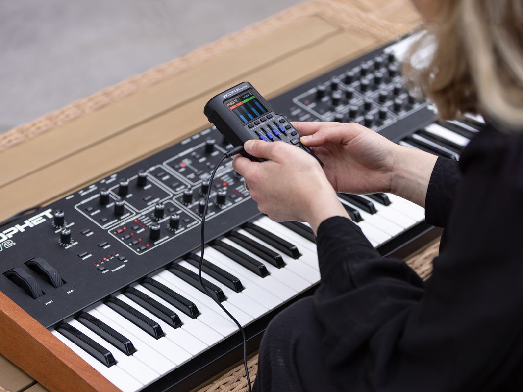 Zoom R4 Multi-Track Recorder