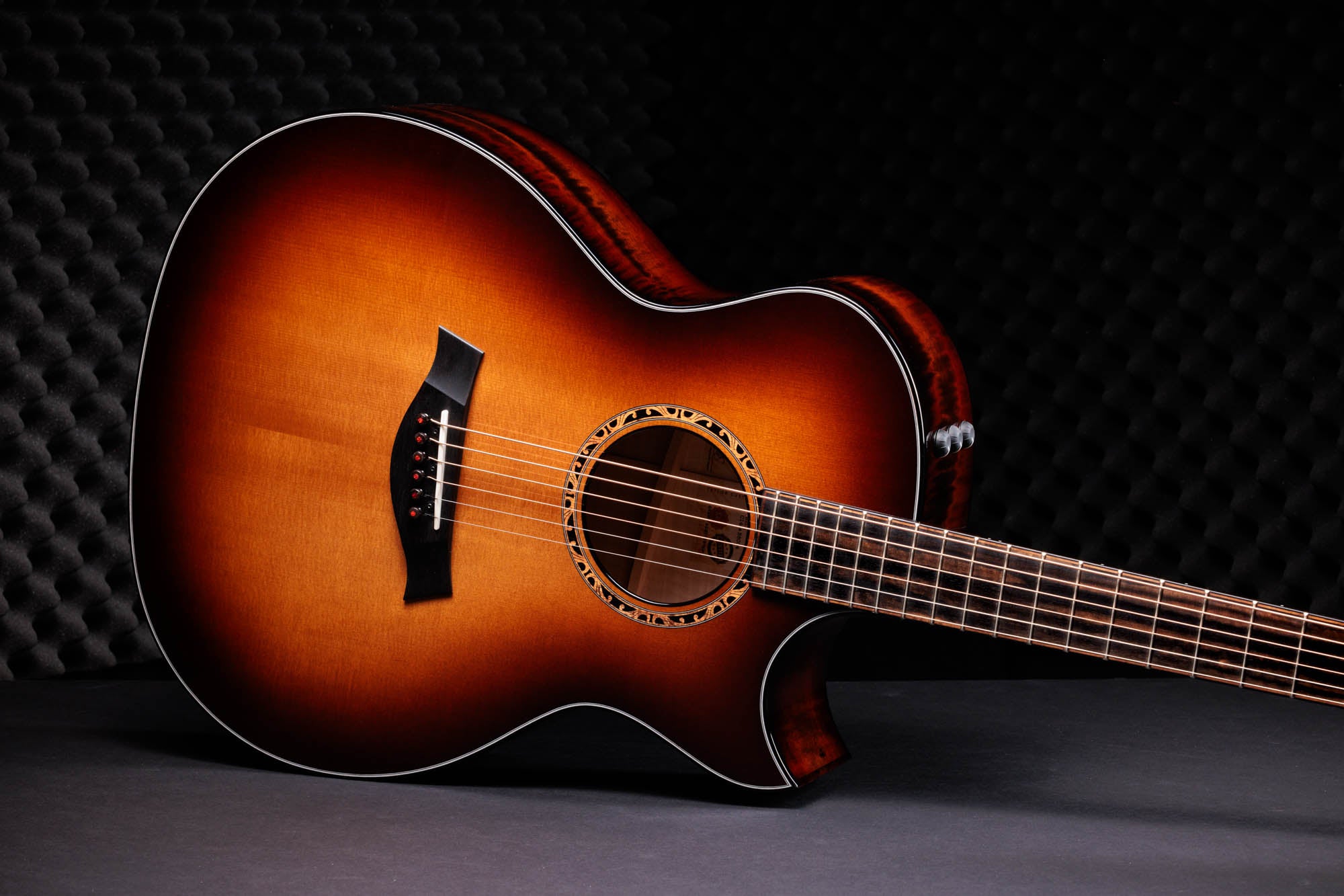 Taylor C14ce B5004 – Grand Auditorium, Torrefied Sitka Spruce/Figured Big Leaf Maple