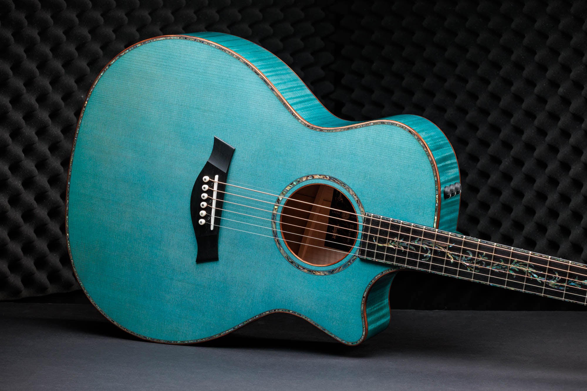 Taylor C14ce B6023 – Grand Auditorium, Lutz Spruce/Figured Big Leaf Maple