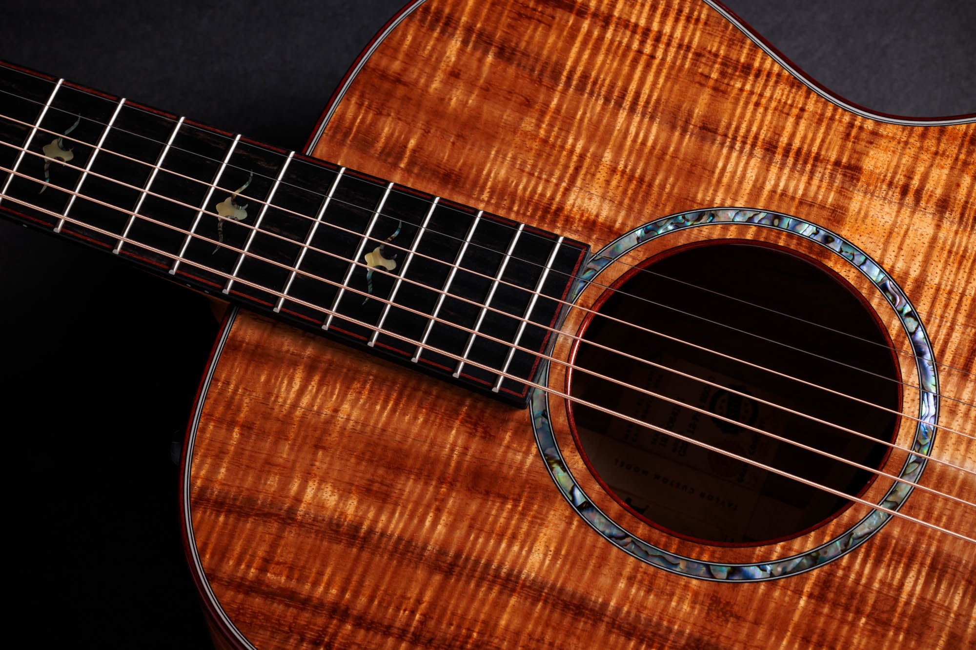 Taylor C22e 12-Fret B5040 – Grand Concert, AA-Grade Hawaiian Koa/AA-Grade Hawaiian Koa