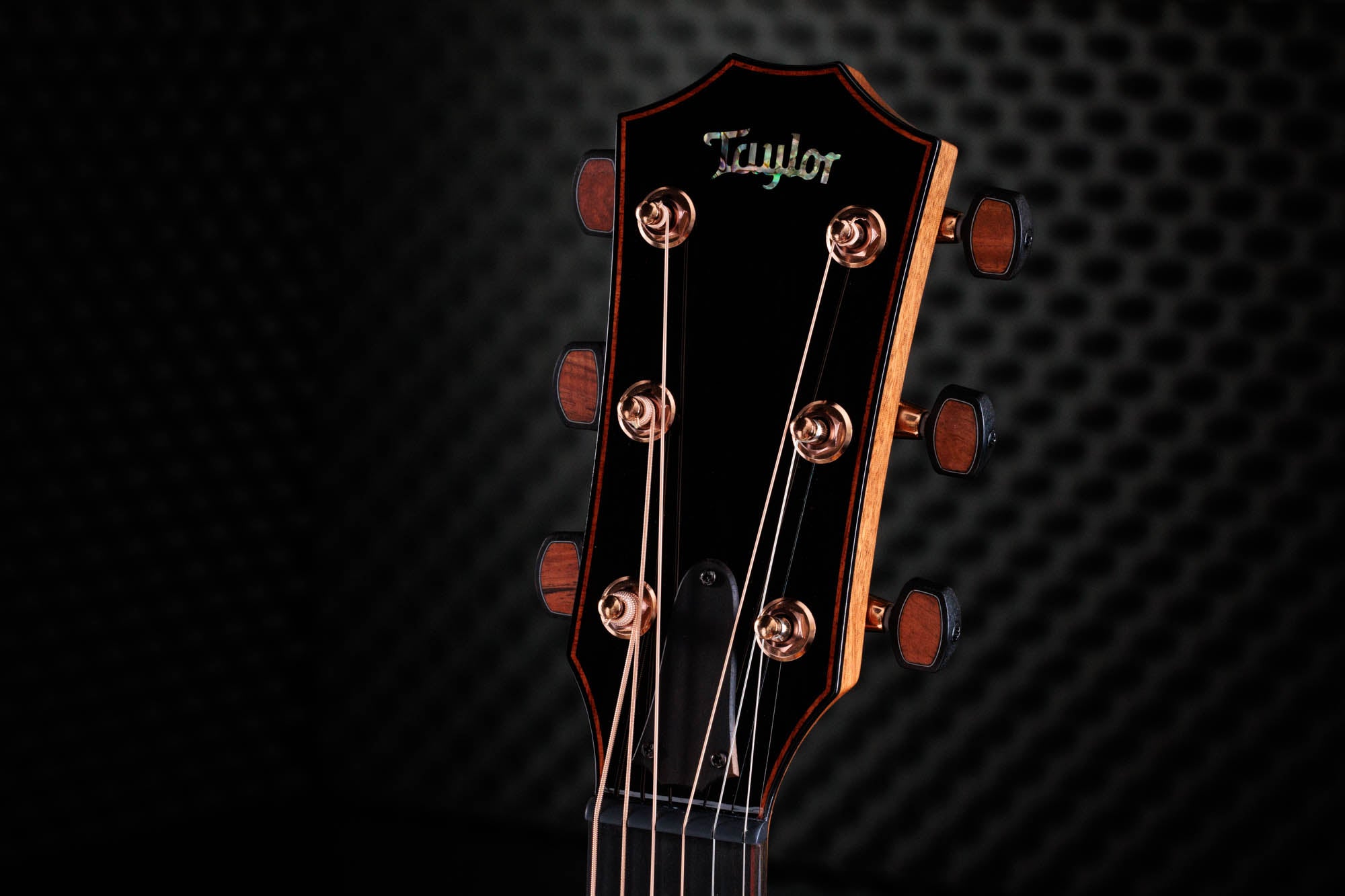 Taylor C22e 12-Fret B5040 – Grand Concert, AA-Grade Hawaiian Koa/AA-Grade Hawaiian Koa