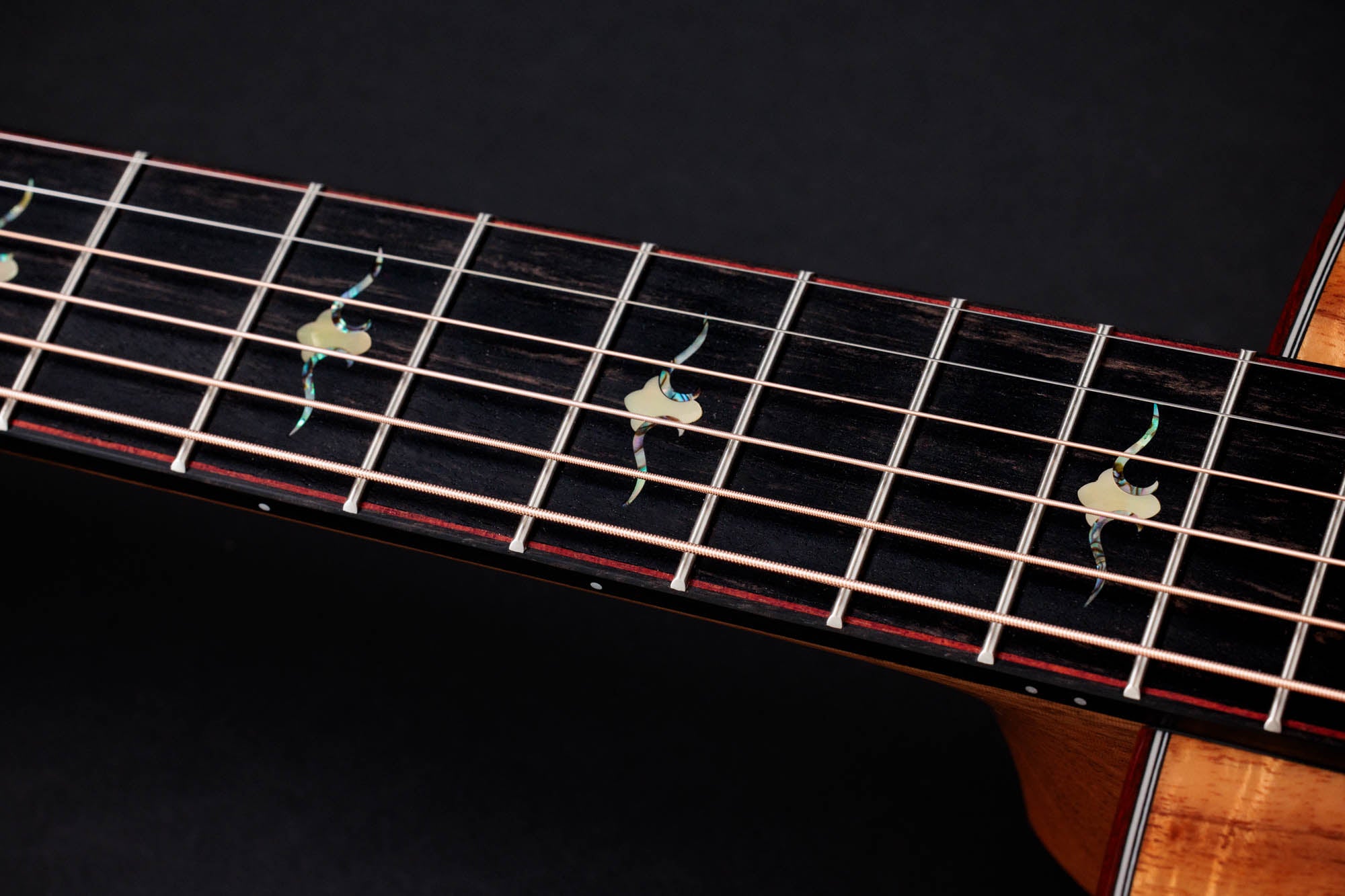 Taylor C22e 12-Fret B5040 – Grand Concert, AA-Grade Hawaiian Koa/AA-Grade Hawaiian Koa