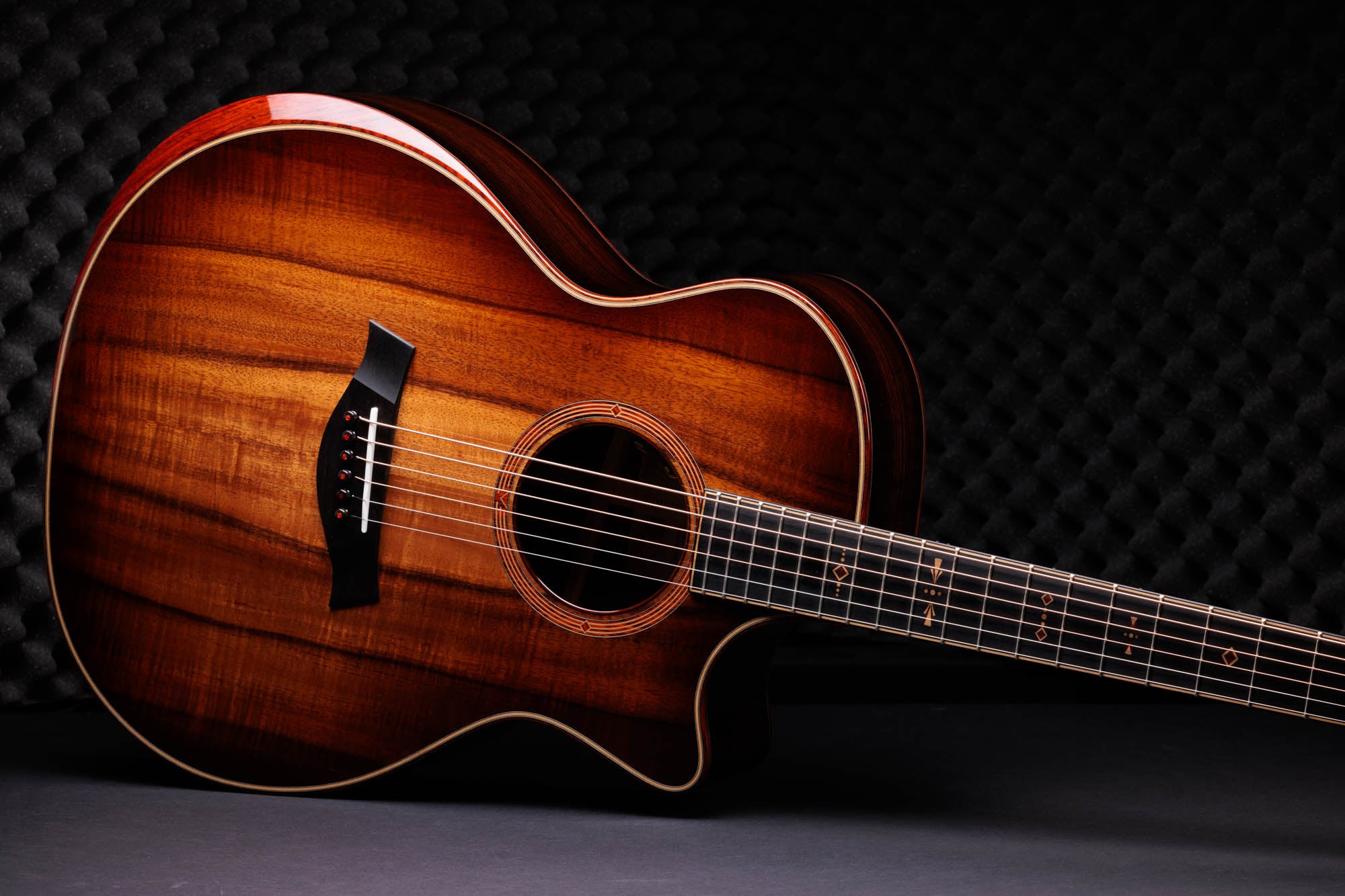 Taylor C24ce B5013 – Grand Auditorium, Figured Hawaiian Koa/Indian Rosewood