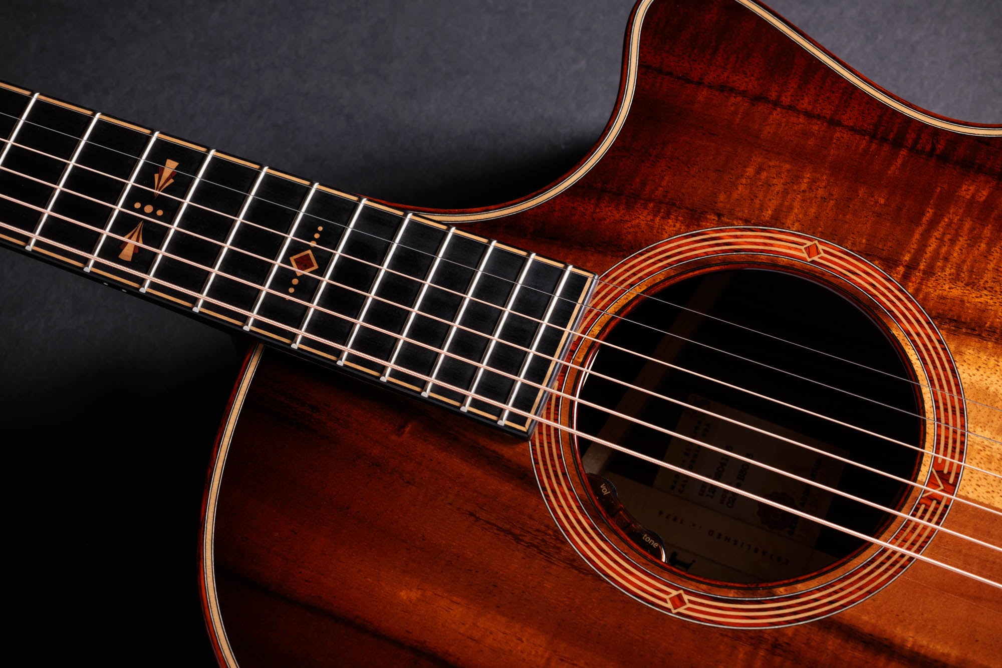 Taylor C24ce B5013 – Grand Auditorium, Figured Hawaiian Koa/Indian Rosewood