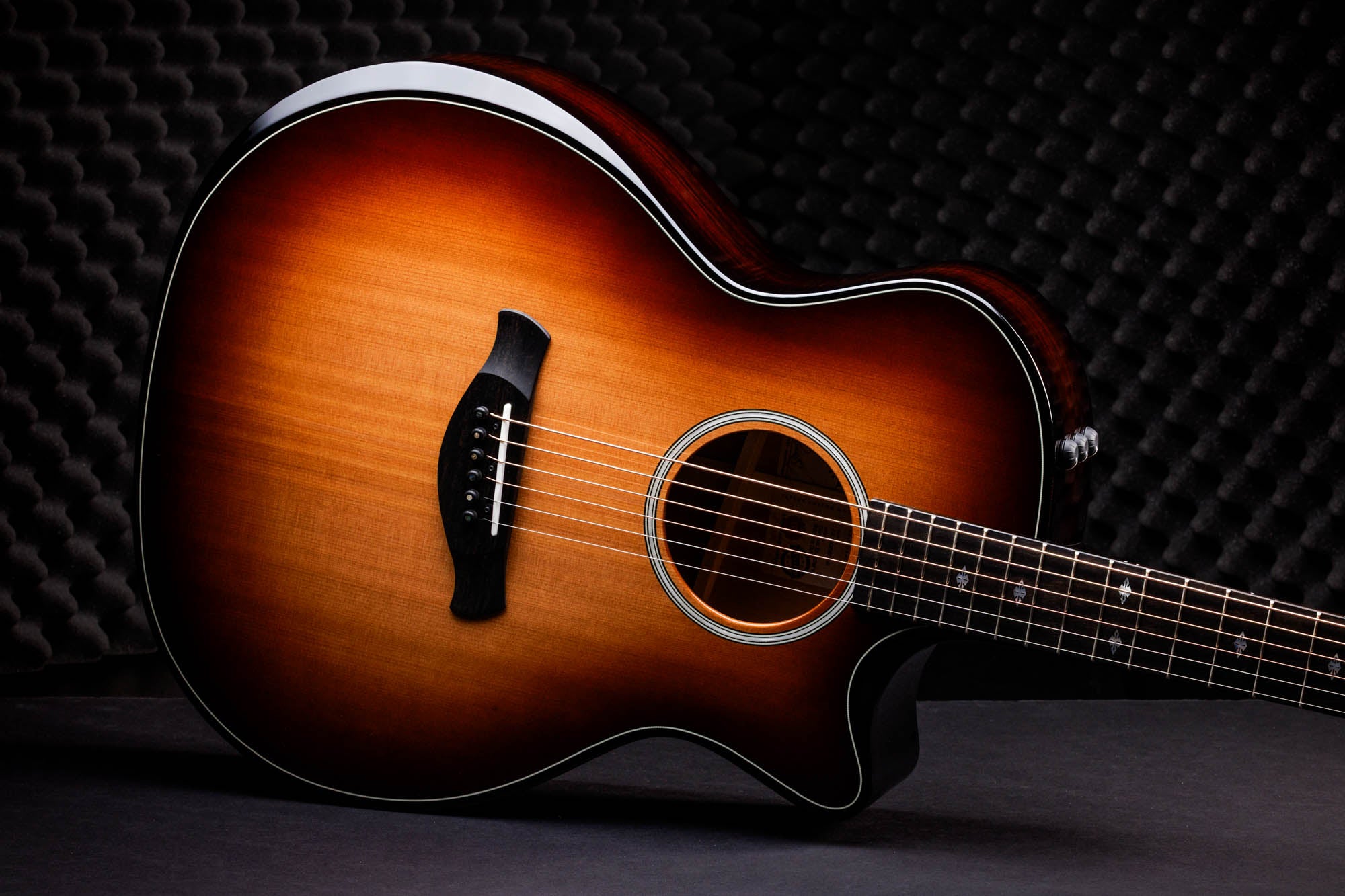 Taylor C14ce C0798 – Grand Auditorium, Striped Western Red Cedar/Mahogany