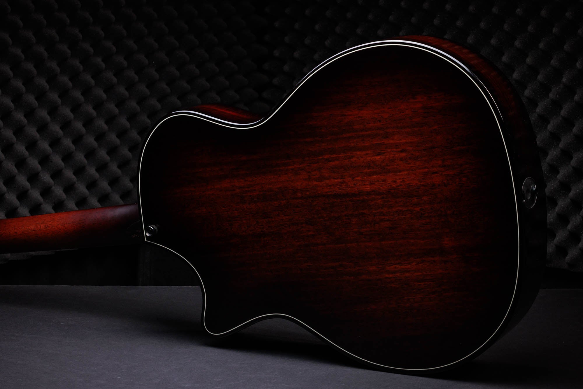 Taylor C14ce C0798 – Grand Auditorium, Striped Western Red Cedar/Mahogany