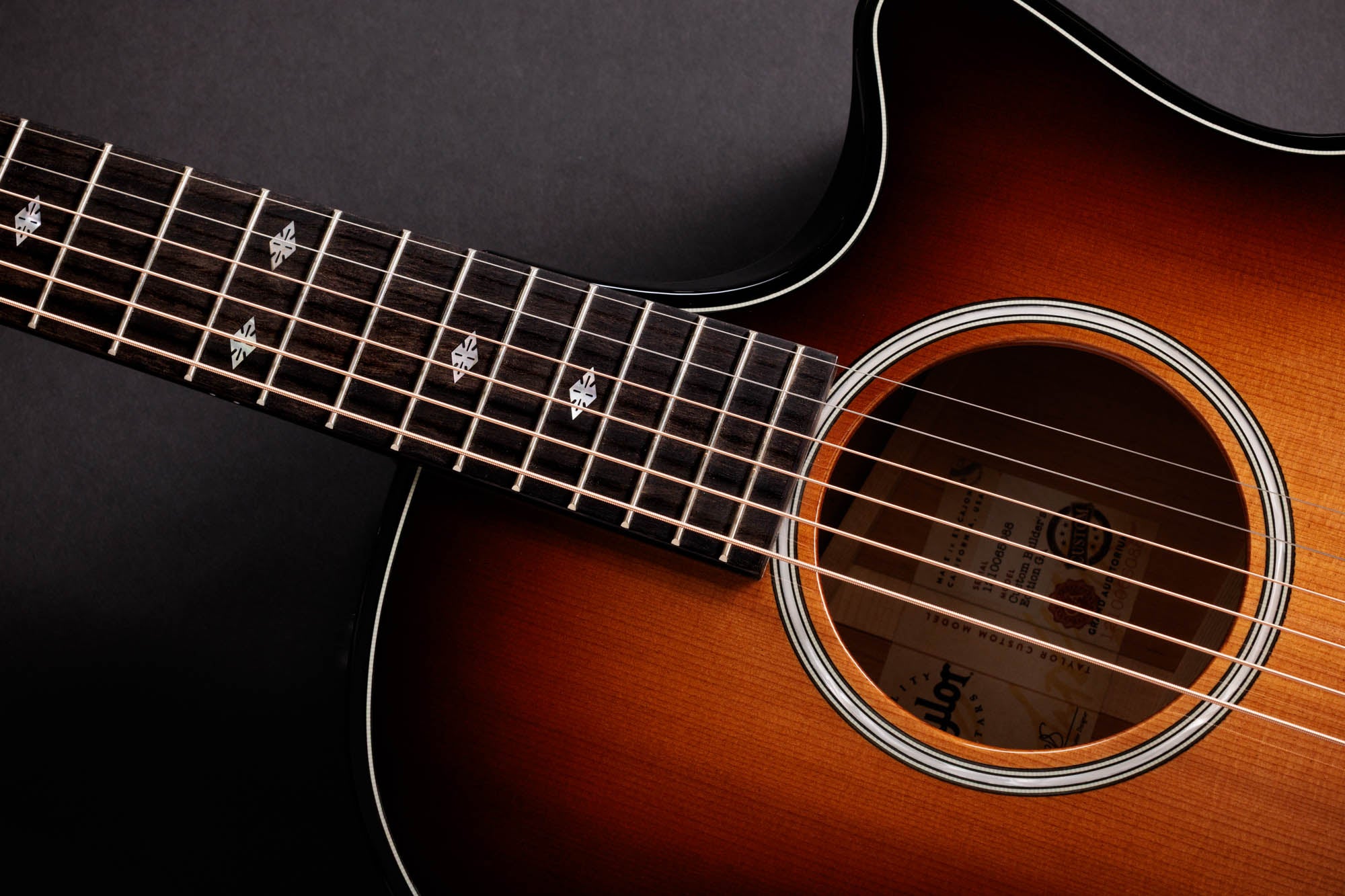 Taylor C14ce C0798 – Grand Auditorium, Striped Western Red Cedar/Mahogany