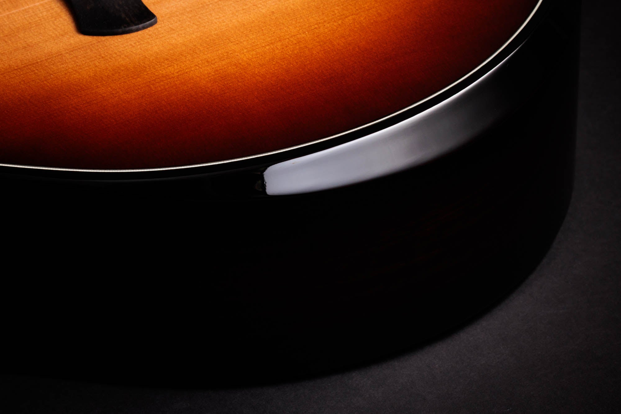 Taylor C14ce C0798 – Grand Auditorium, Striped Western Red Cedar/Mahogany
