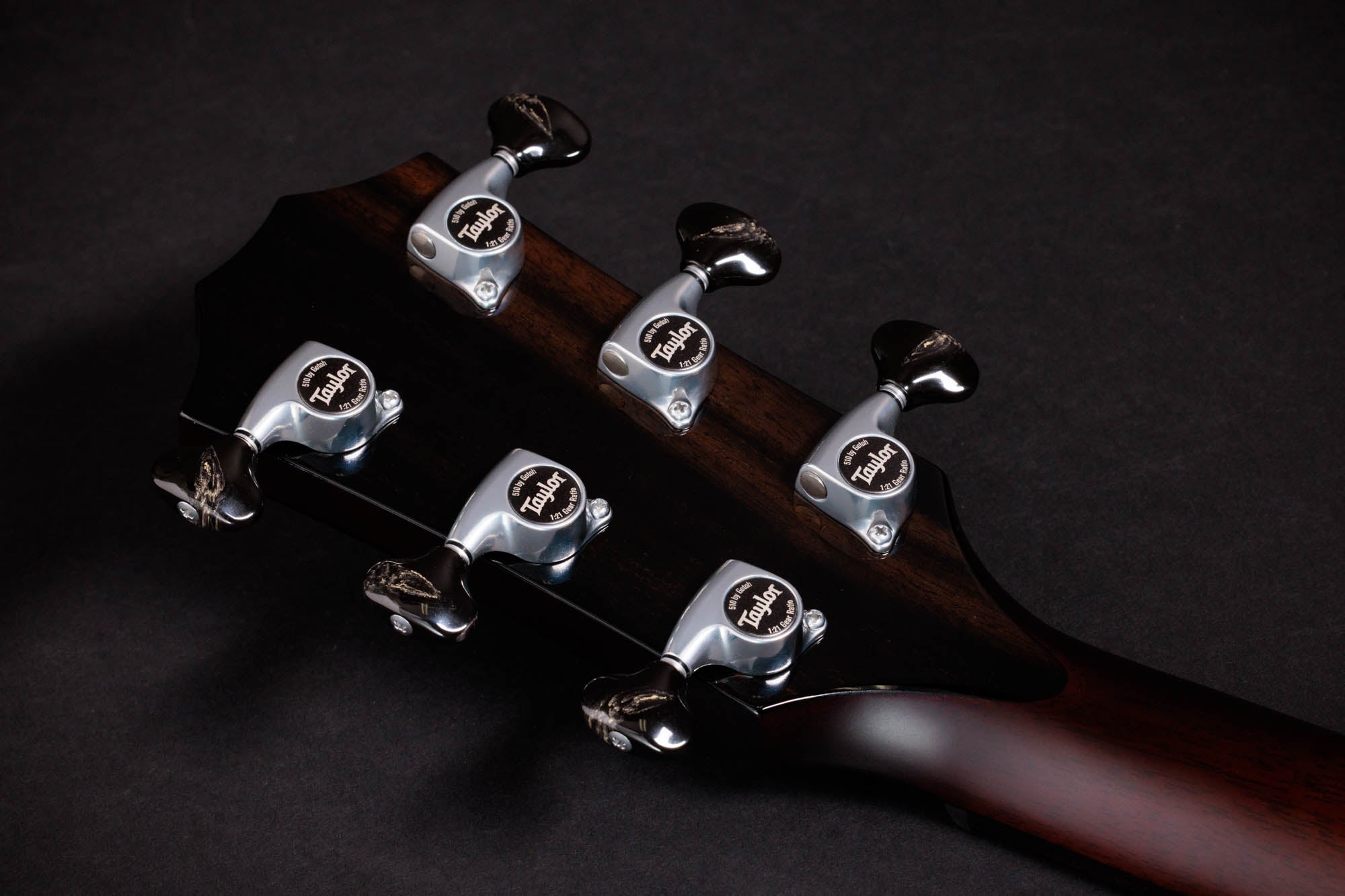 Taylor C14ce C0798 – Grand Auditorium, Striped Western Red Cedar/Mahogany
