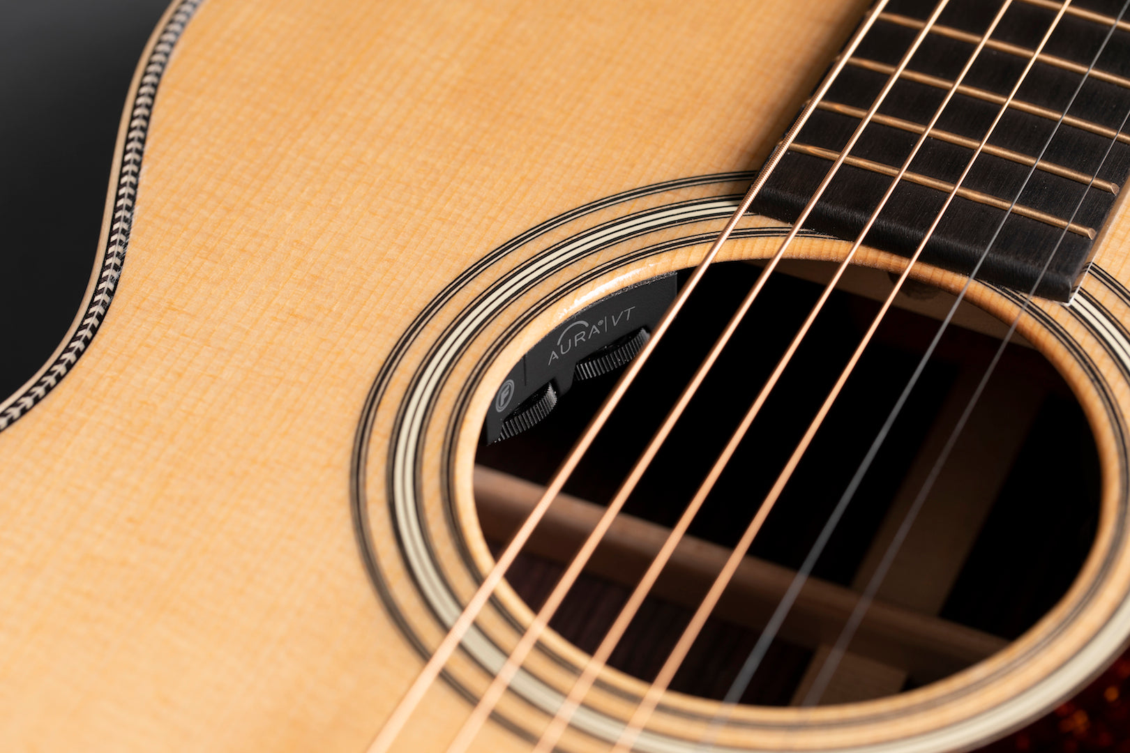 C. F. Martin OM-28E Modern Deluxe Electric Acoustic Guitar (with electronics)木結他