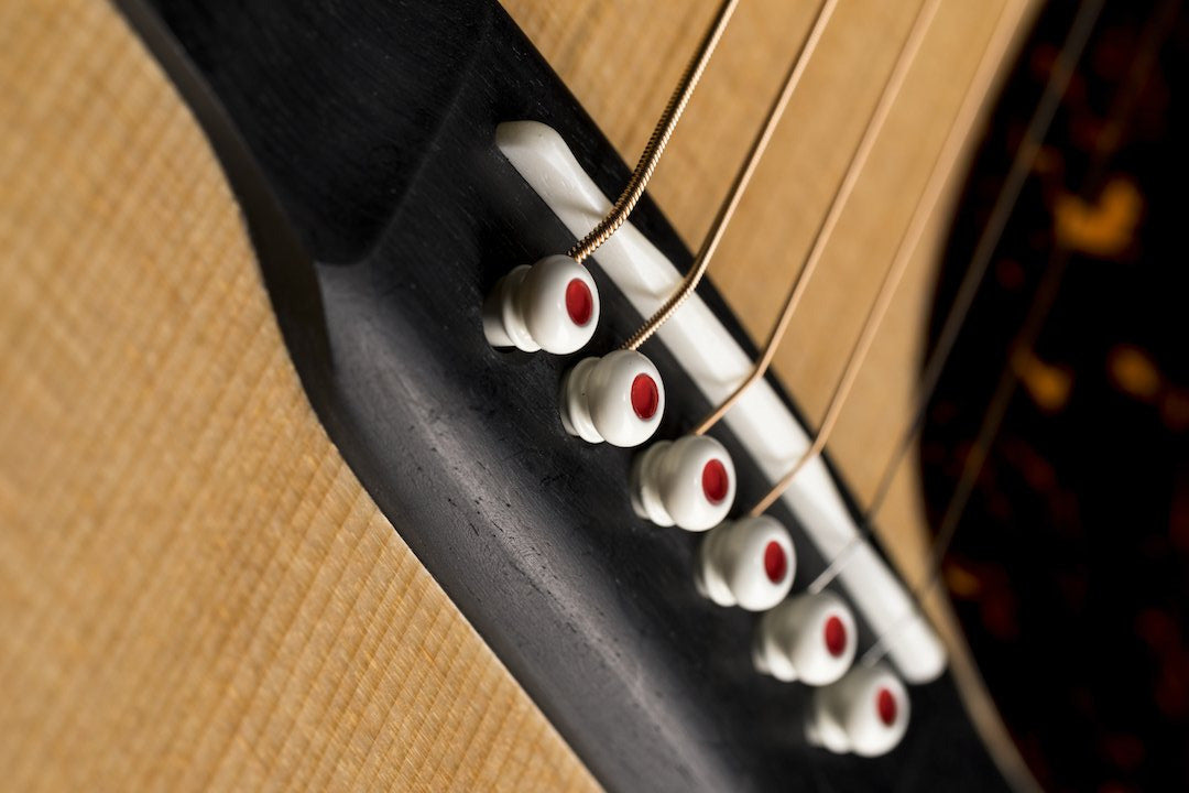 C. F. Martin OM-28E Modern Deluxe Electric Acoustic Guitar (with electronics)木結他