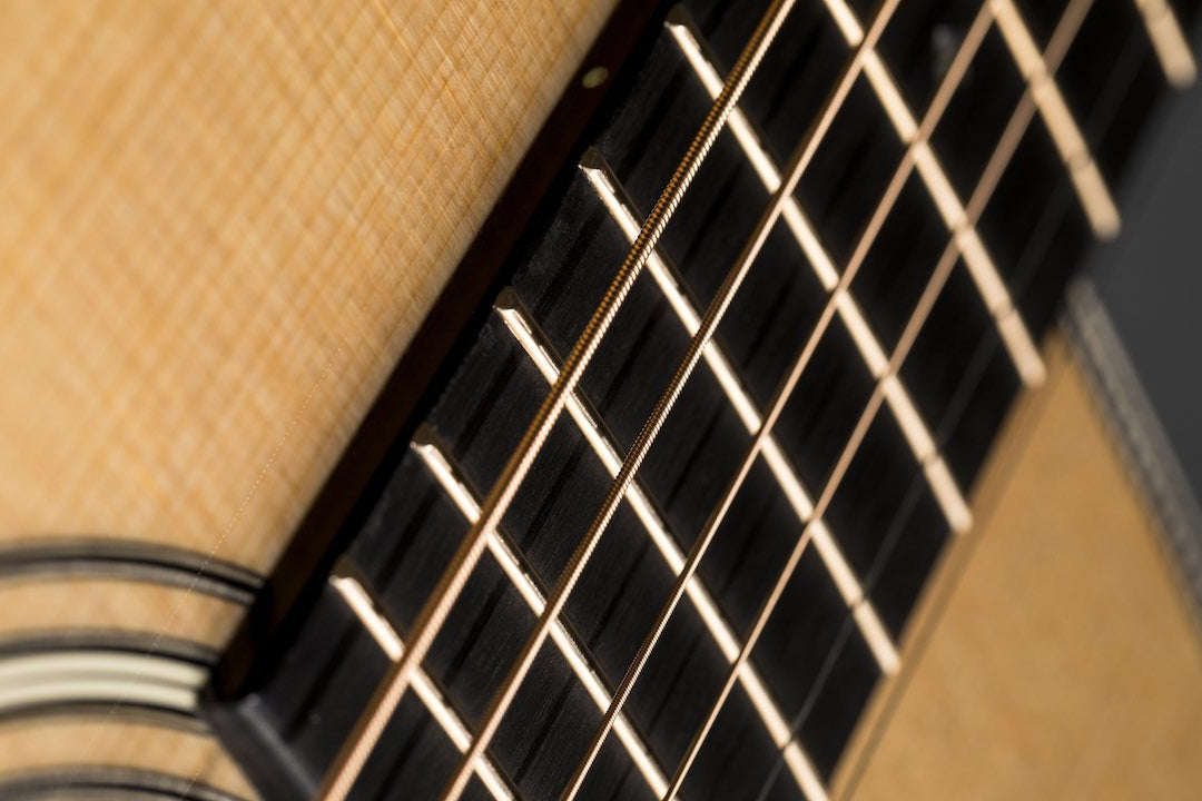 C. F. Martin OM-28E Modern Deluxe Electric Acoustic Guitar (with electronics)木結他