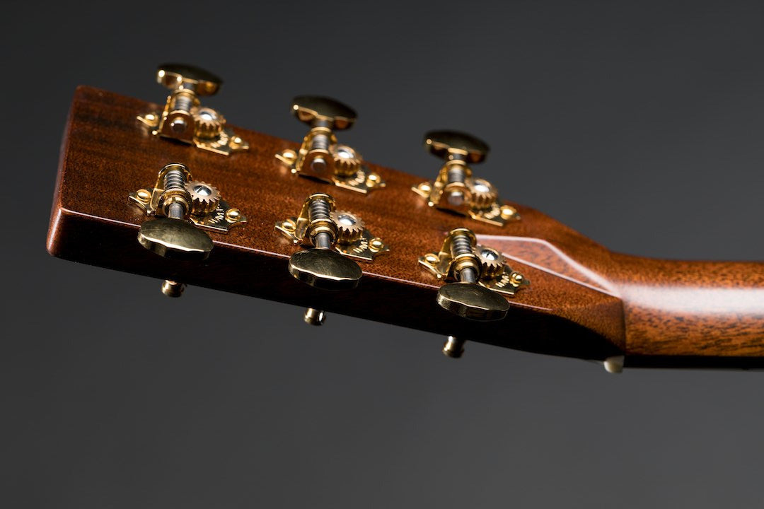 C. F. Martin OM-28E Modern Deluxe Electric Acoustic Guitar (with electronics)木結他