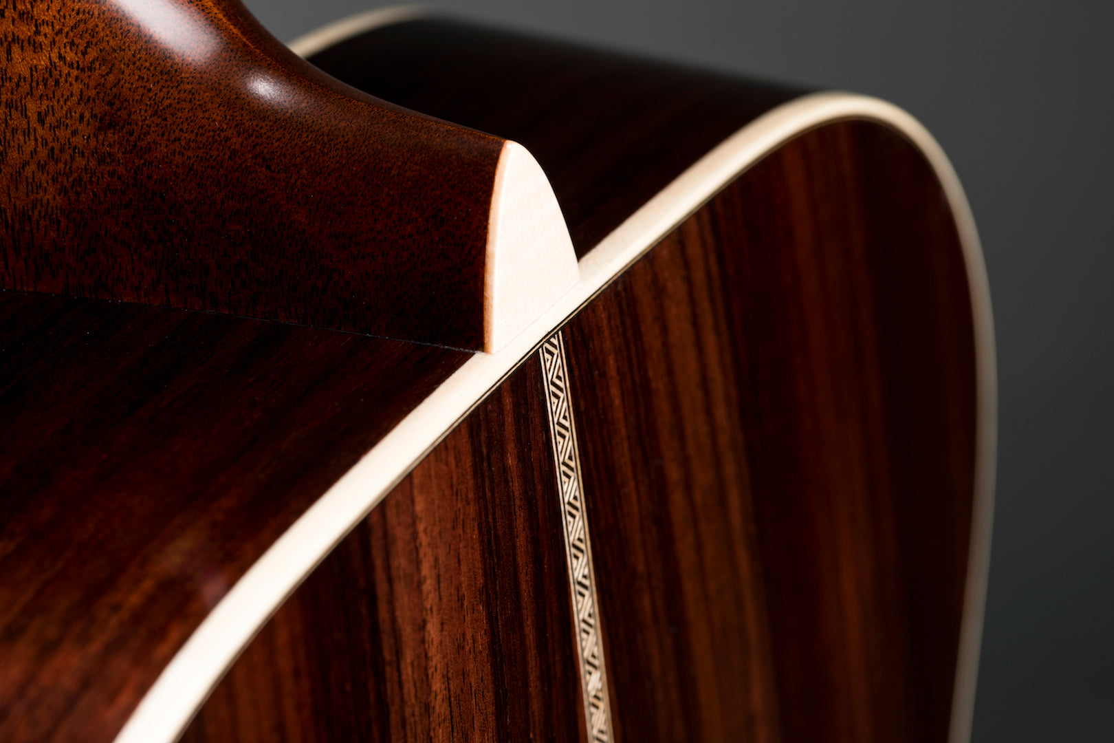 C. F. Martin OM-28E Modern Deluxe Electric Acoustic Guitar (with electronics)木結他