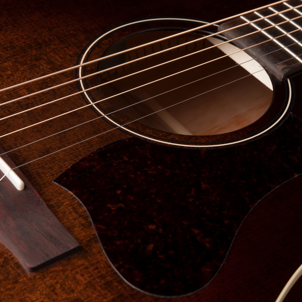 Art & Lutherie Americana Bourbon Burst (045600)木結他