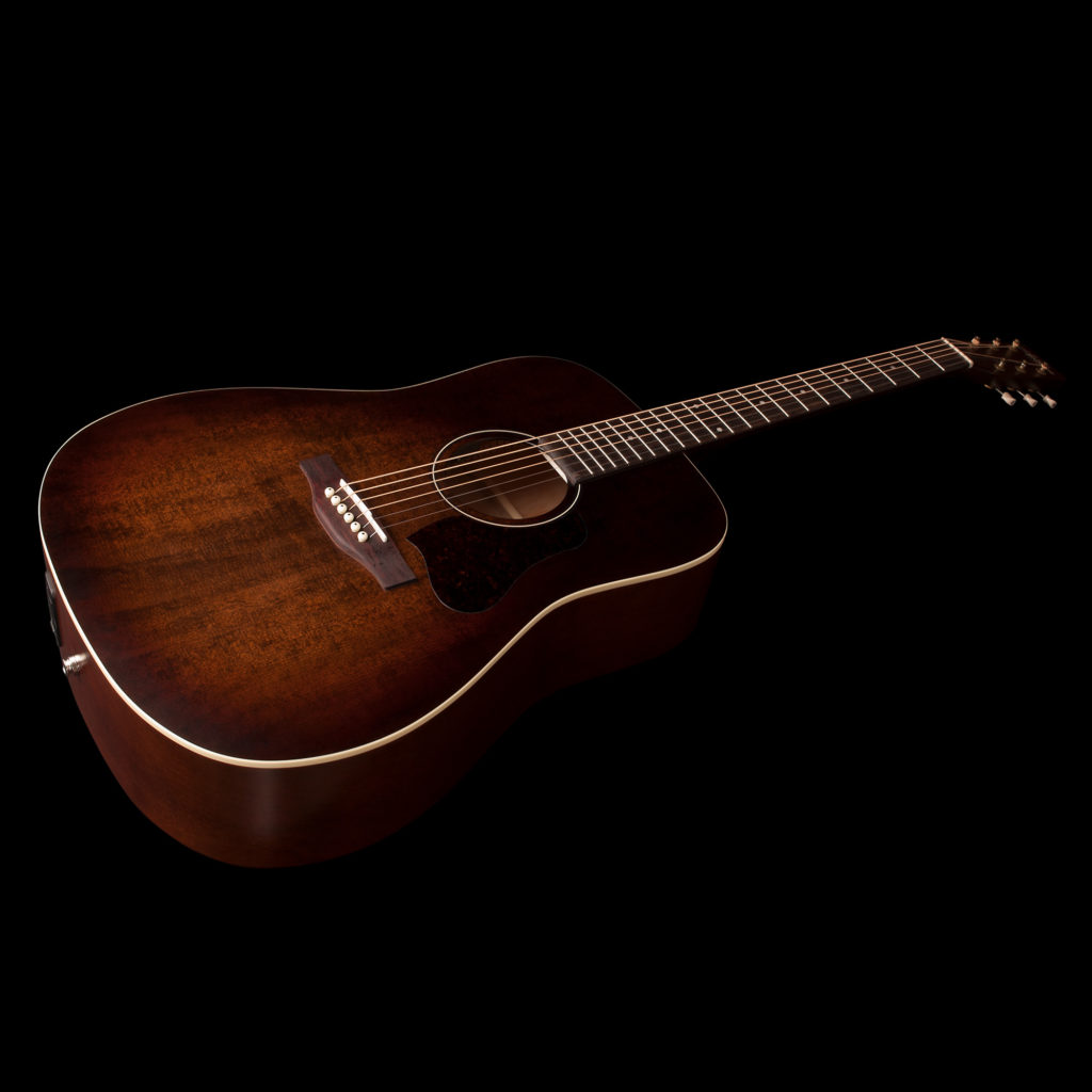 Art & Lutherie Americana Bourbon Burst (045600)木結他