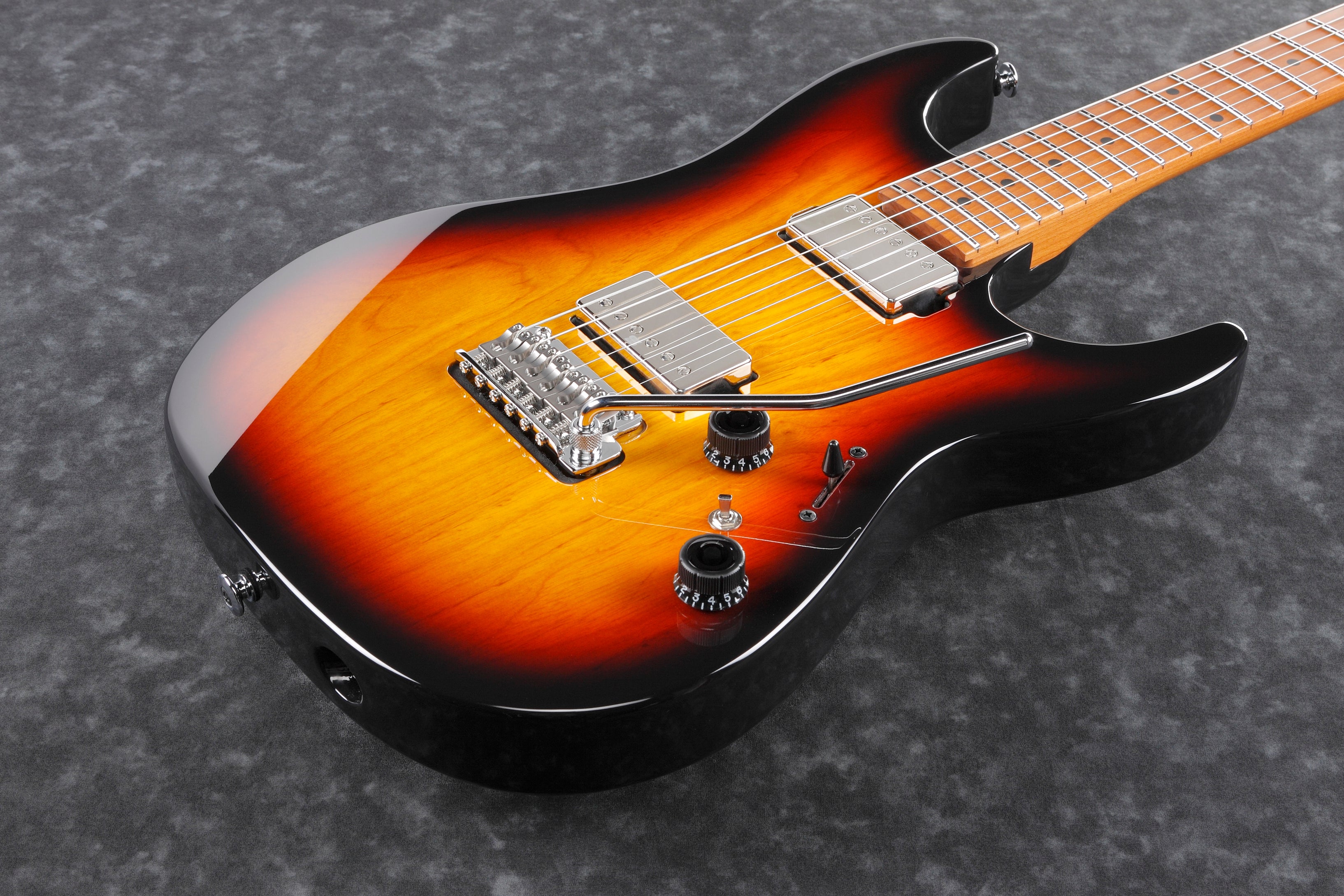 IBANEZ AZ Prestige Series AZ2202A Electric Guitar (Tri Fade Burst) 電結他